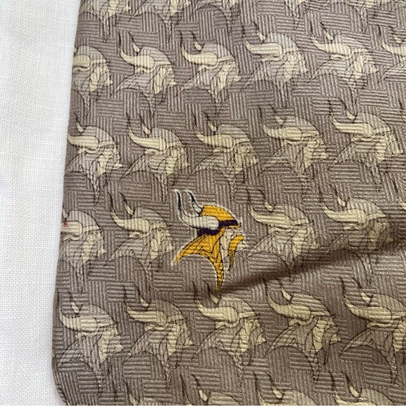 Minnesota Vikings NFL Tonal Logo Tie - Picture 3 of 5